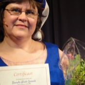 Brenda met certificaat. 